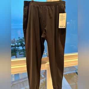 Lululemon Surge Jogger Size L - classic tapered fit